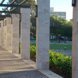 Travertino 20 x largo libre x Kg (Aprox: 26Kg/1m2)